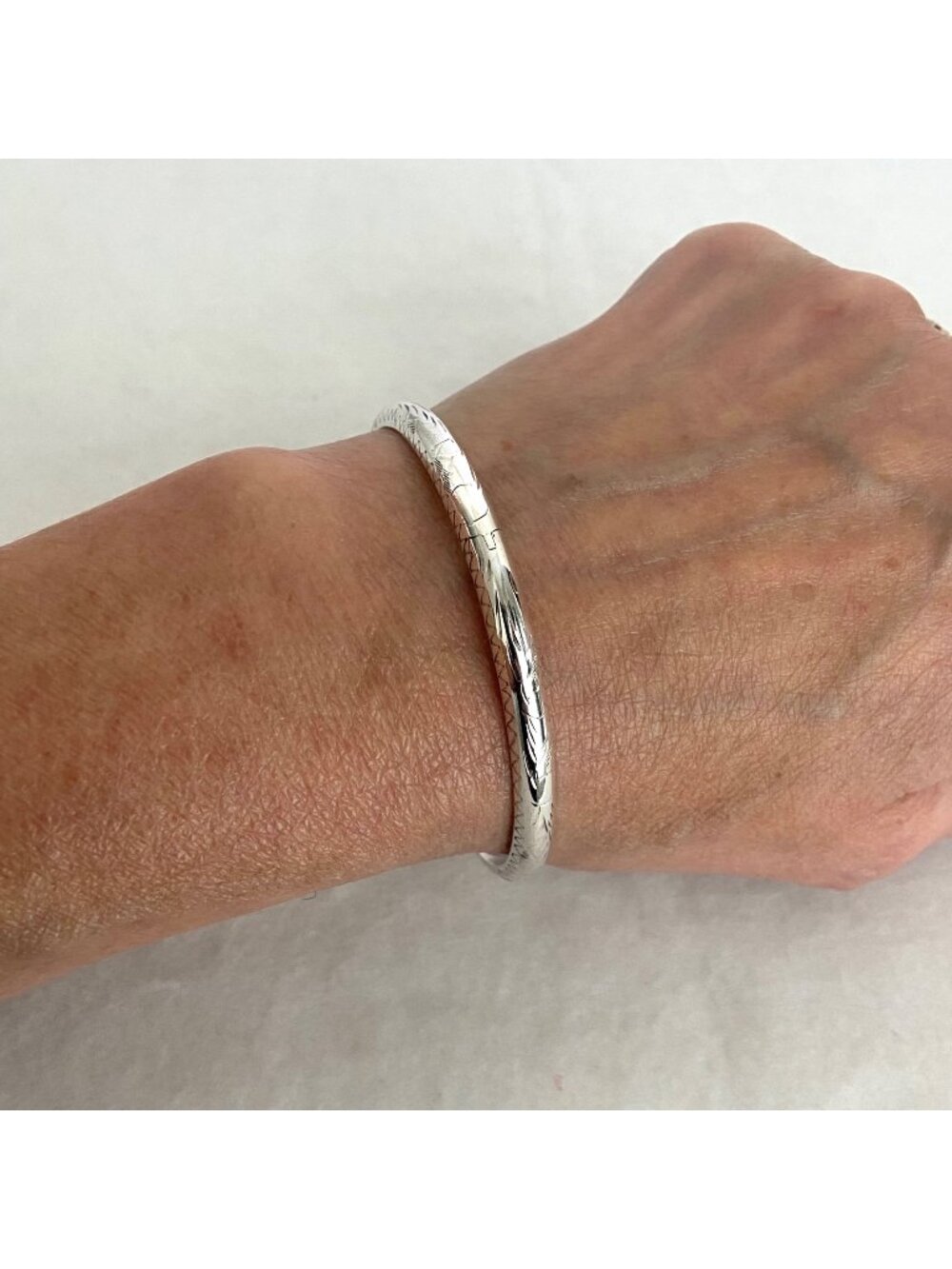 VTG Sterling Silver 925 Round Hinged Etched Bangle Bracelet 7.25"